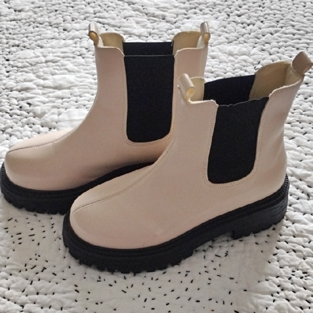 Stylish Cream Chelsea Boots
